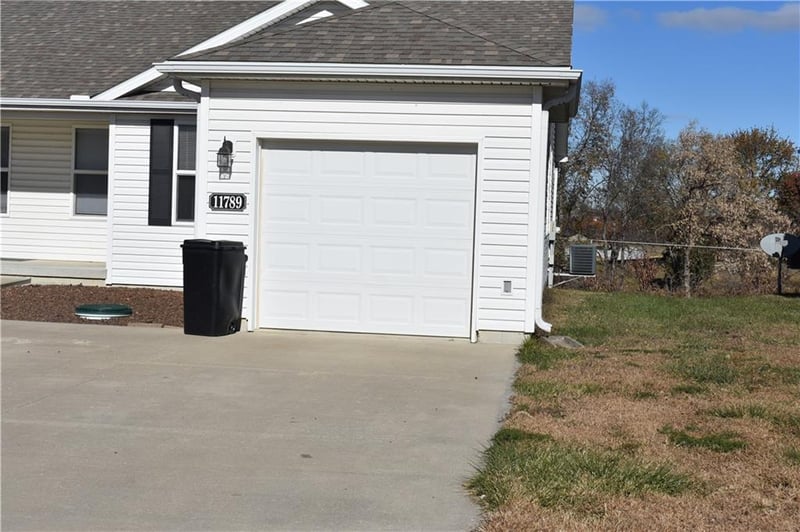 11789 Ridgeway Dr, St Joseph, MO 64505