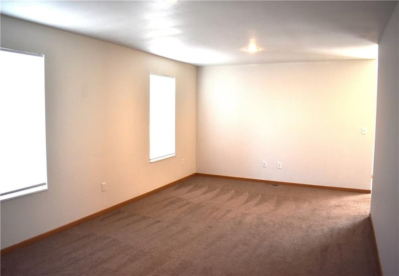 11789 Ridgeway Dr, St Joseph, MO 64505
