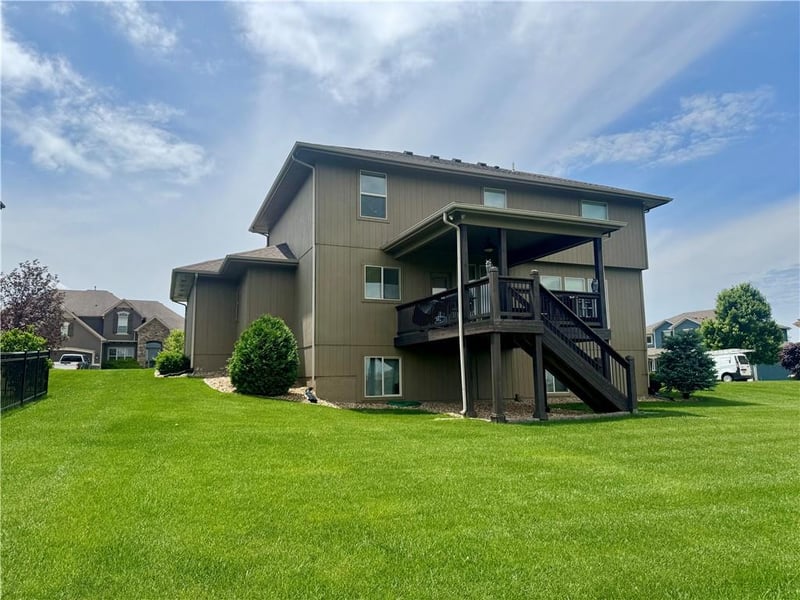 1218 Becket Ct, Raymore, MO 64083