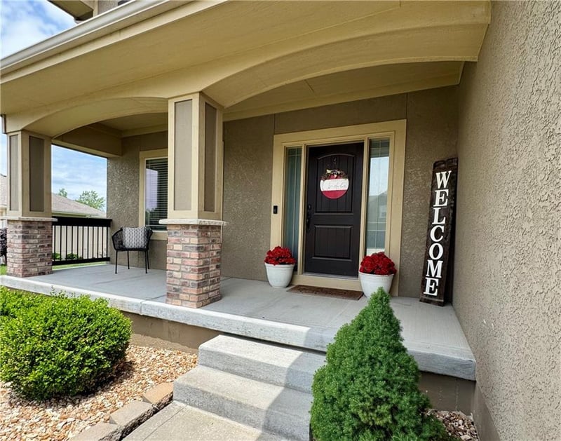 1218 Becket Ct, Raymore, MO 64083