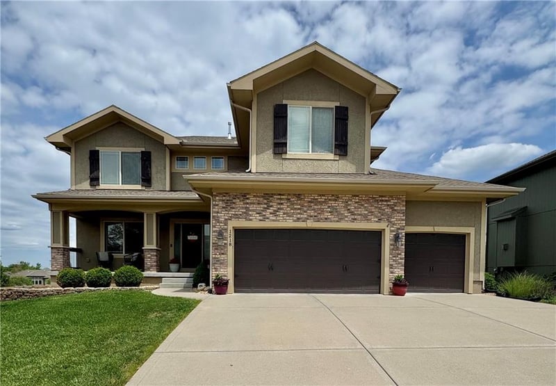1218 Becket Ct, Raymore, MO 64083