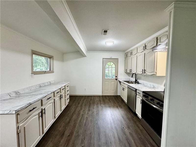 501 Orchard Ln, St Joseph, MO 64501