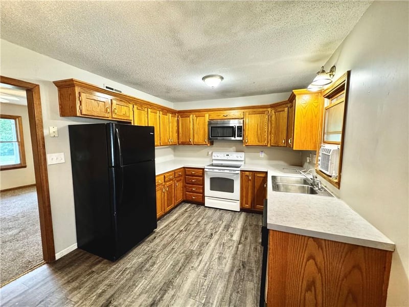 17210 Chestnut Dr, Belton, MO 64012