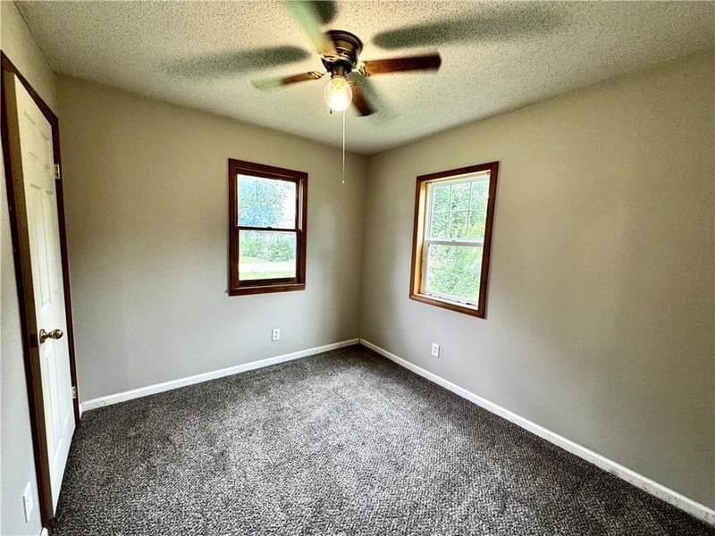 17210 Chestnut Dr, Belton, MO 64012