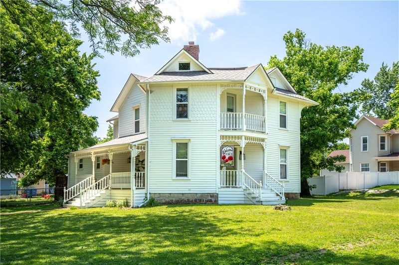303 3rd St, Chanute, KS 66720
