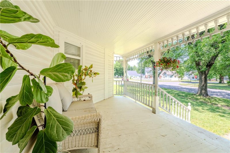 303 3rd St, Chanute, KS 66720
