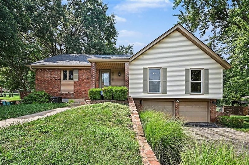 6918 Marion Dr, Shawnee, KS 66218