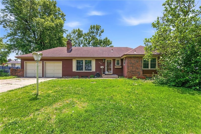 10605 79th St, Raytown, MO 64138