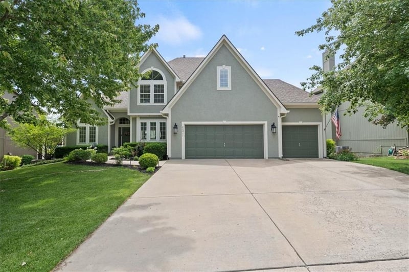20811 W 100th St, Lenexa, KS 66220