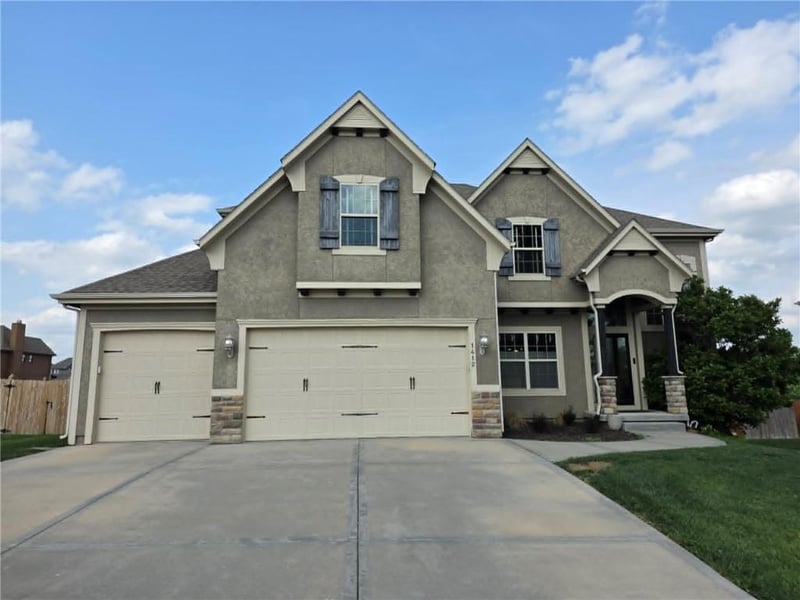 1412 Whistle Dr, Lee's Summit, MO 64082