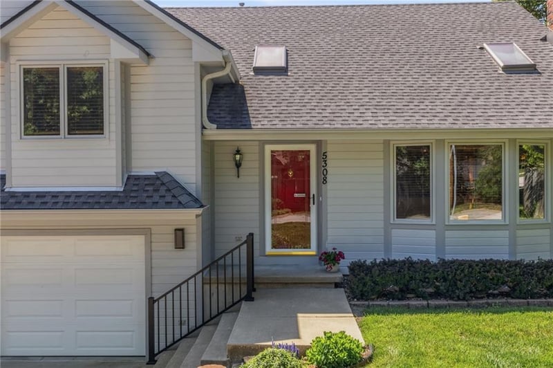 5308 N Wyandotte St, Gladstone, MO 64118