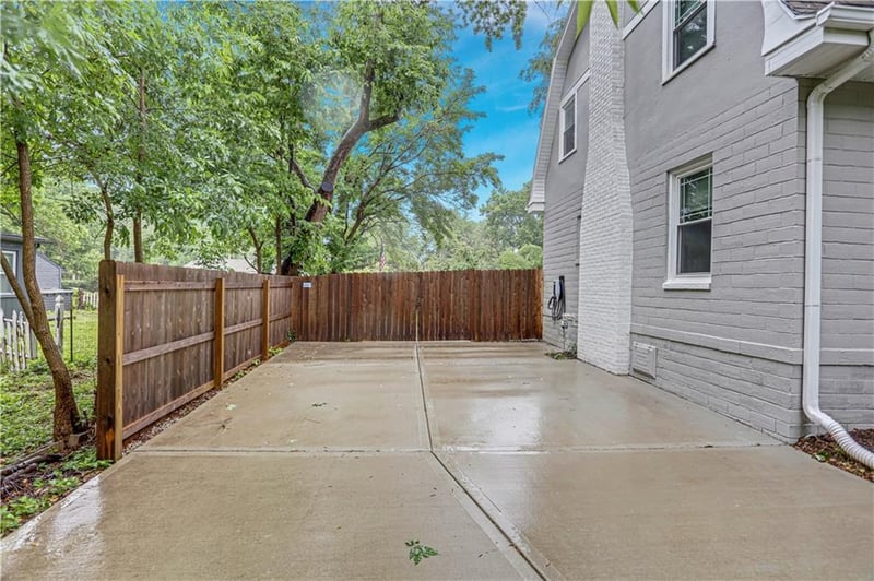 1705 Walnut St, Blue Springs, MO 64015