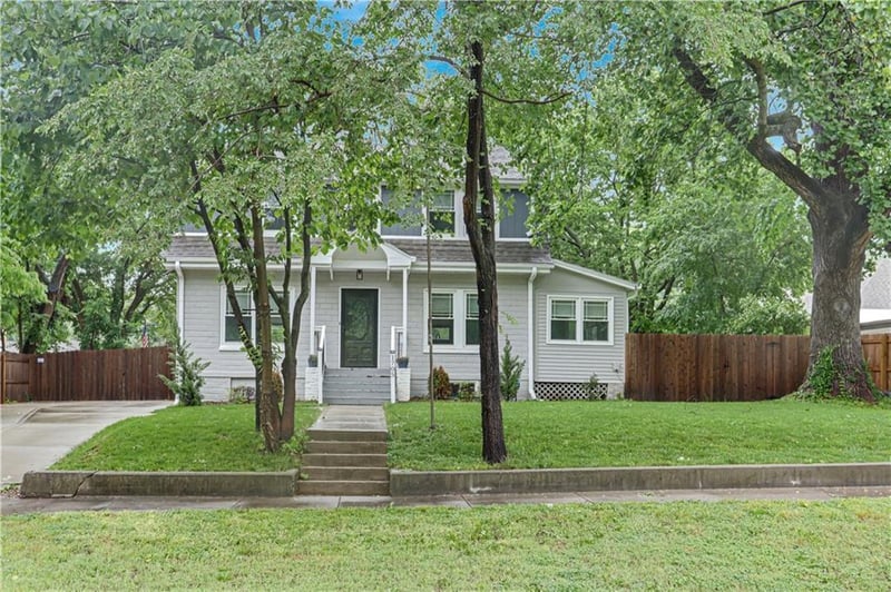 1705 Walnut St, Blue Springs, MO 64015