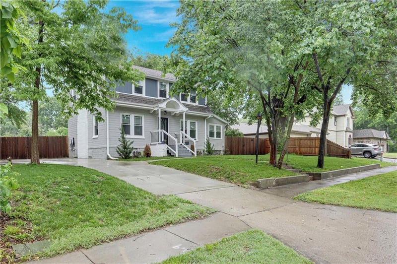 1705 Walnut St, Blue Springs, MO 64015