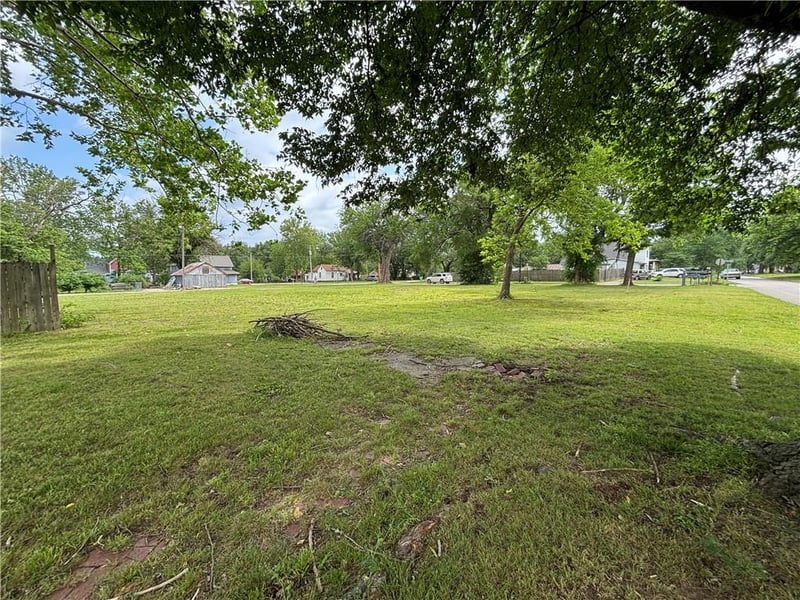 422 -428 3rd St, Cherryvale, KS 67335