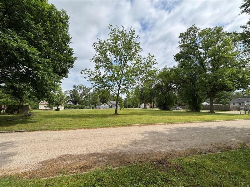 422 -428 3rd St, Cherryvale, KS 67335