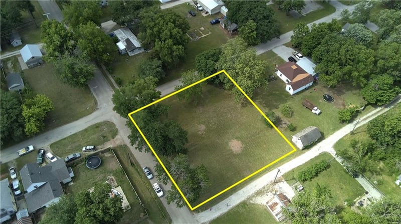 422 -428 3rd St, Cherryvale, KS 67335