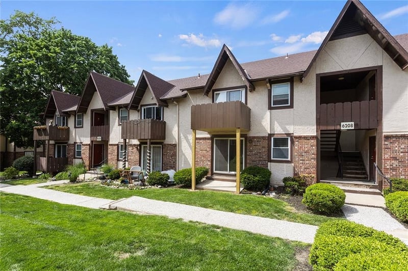 6208 Robinson St #1, Overland Park, KS 66202