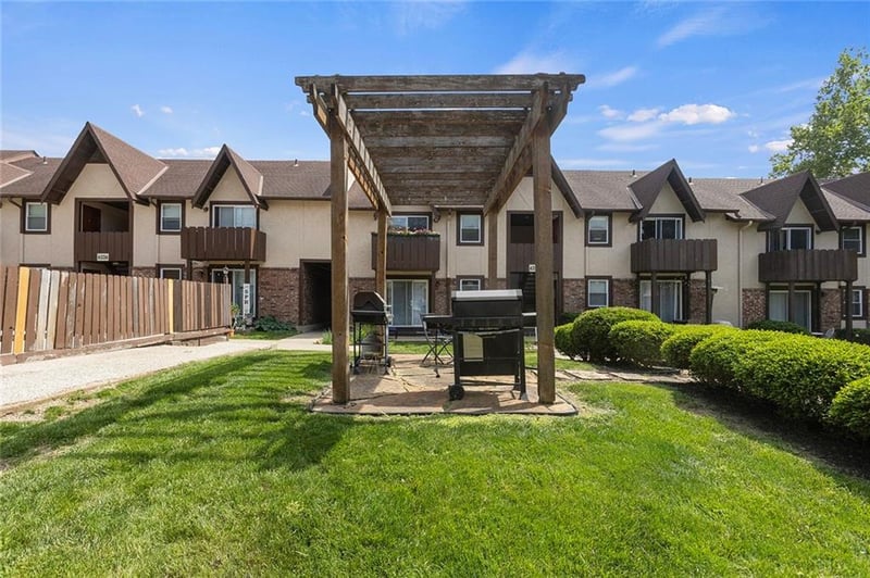 6208 Robinson St #1, Overland Park, KS 66202
