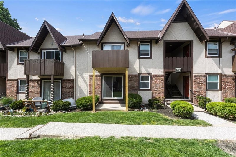 6208 Robinson St #1, Overland Park, KS 66202