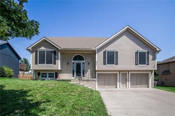 8820 NE 110th St, Kansas City, MO 64157