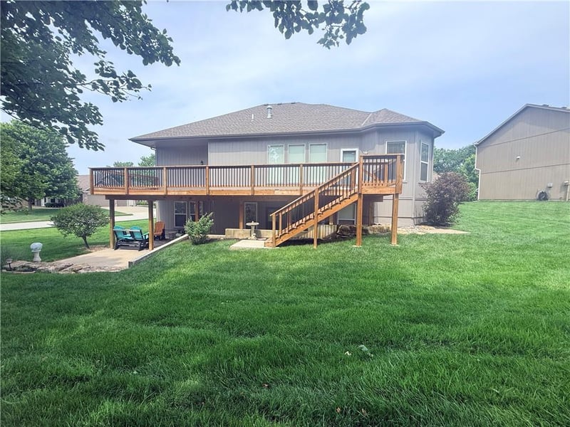 523 Brookwood Ln, Raymore, MO 64083