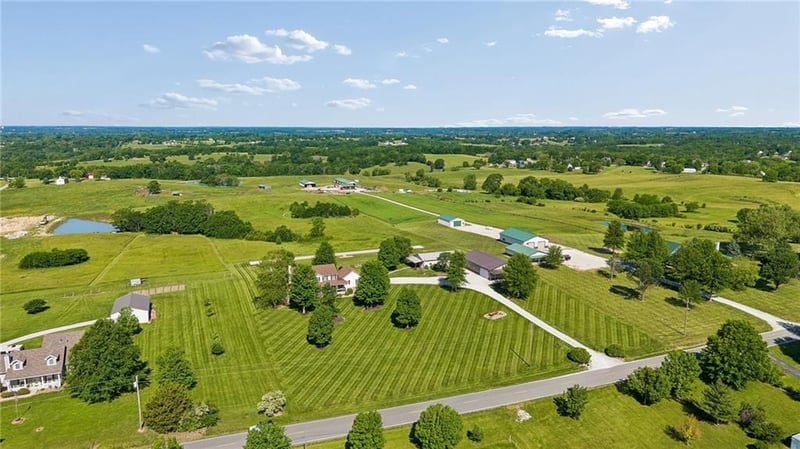17308 Endicott Rd, Kearney, MO 64060