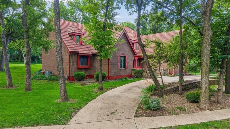 12101 Pawnee Ln, Leawood, KS 66209