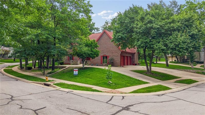 12101 Pawnee Ln, Leawood, KS 66209