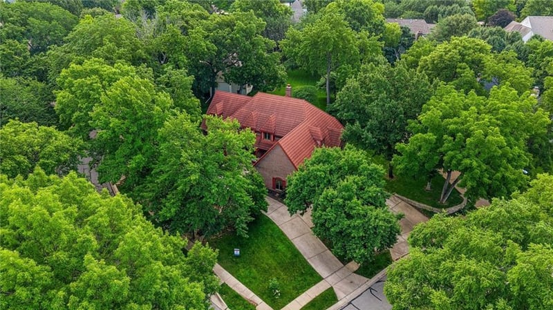 12101 Pawnee Ln, Leawood, KS 66209