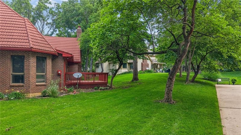 12101 Pawnee Ln, Leawood, KS 66209