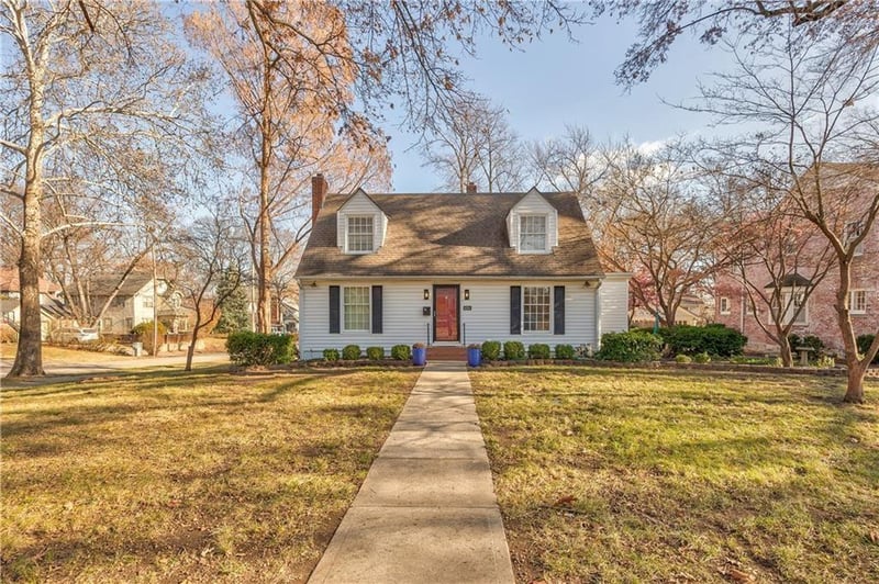 6203 Morningside Dr, Kansas City, MO 64113