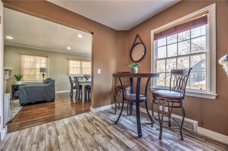 6203 Morningside Dr, Kansas City, MO 64113
