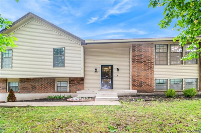 14910 65th St, Shawnee, KS 66216