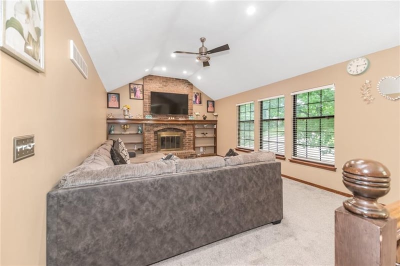 14910 65th St, Shawnee, KS 66216