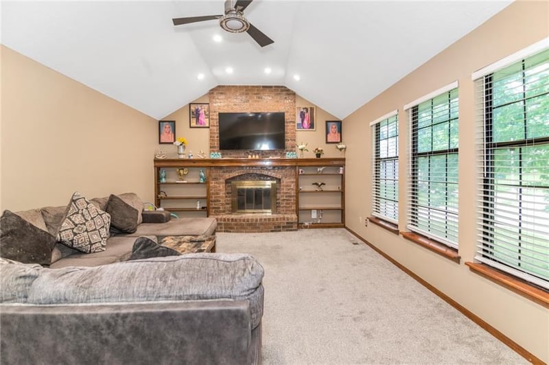 14910 65th St, Shawnee, KS 66216