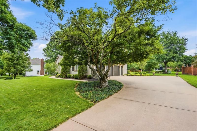 3604 W 129th St, Leawood, KS 66209