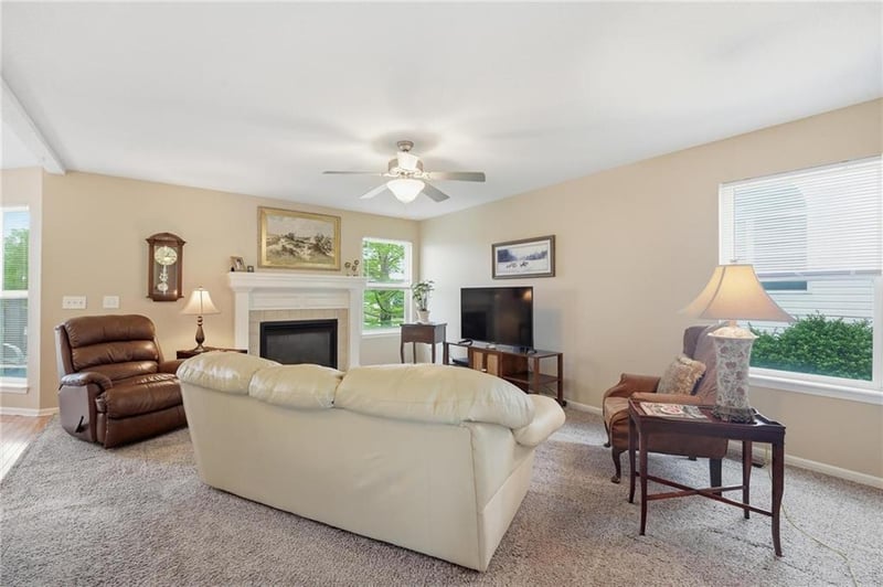 9844 N Hawthorne Ave, Kansas City, MO 64157