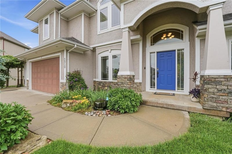 2910 NE Viewpark Pl, Lee's Summit, MO 64086