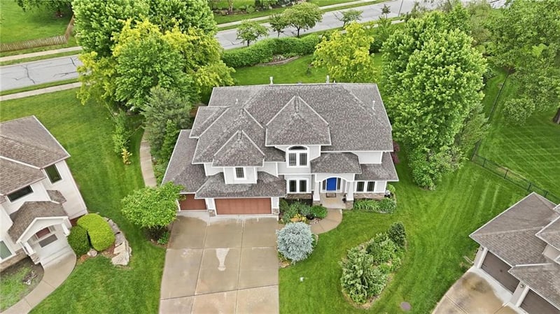 2910 NE Viewpark Pl, Lee's Summit, MO 64086