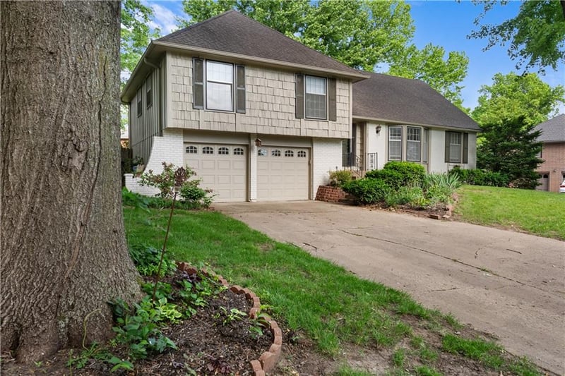 1705 1st St, Blue Springs, MO 64014