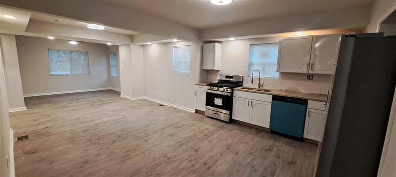 526 Brookside Ave, Independence, MO 64053