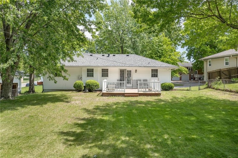 2316 Cougar Rd, St Joseph, MO 64506