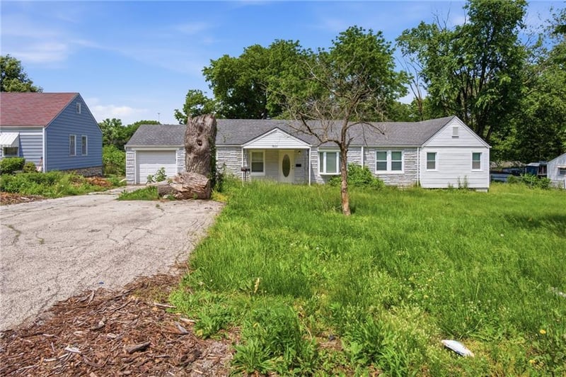 9622 Linwood Blvd, Independence, MO 64052