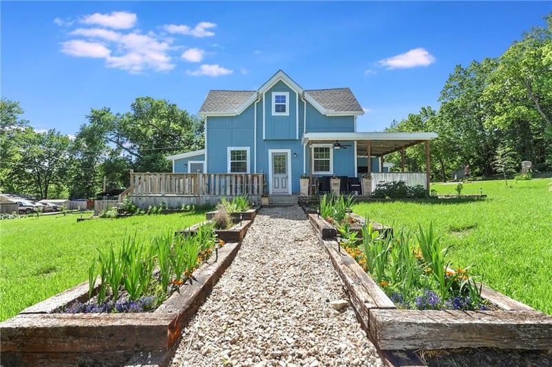 1001 Laurel St, Pleasanton, KS 66075