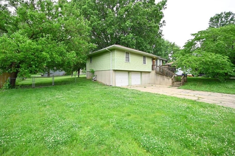 10526 Walnut St, Kansas City, MO 64155