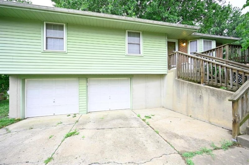 10526 Walnut St, Kansas City, MO 64155
