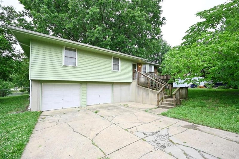 10526 Walnut St, Kansas City, MO 64155