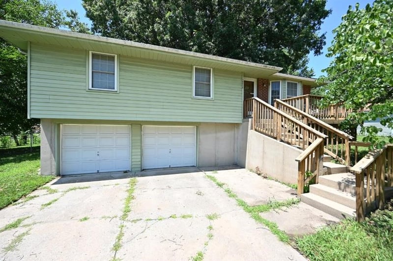 10526 Walnut St, Kansas City, MO 64155