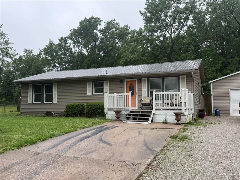 102 Kent Dr, Wood Heights, MO 64024